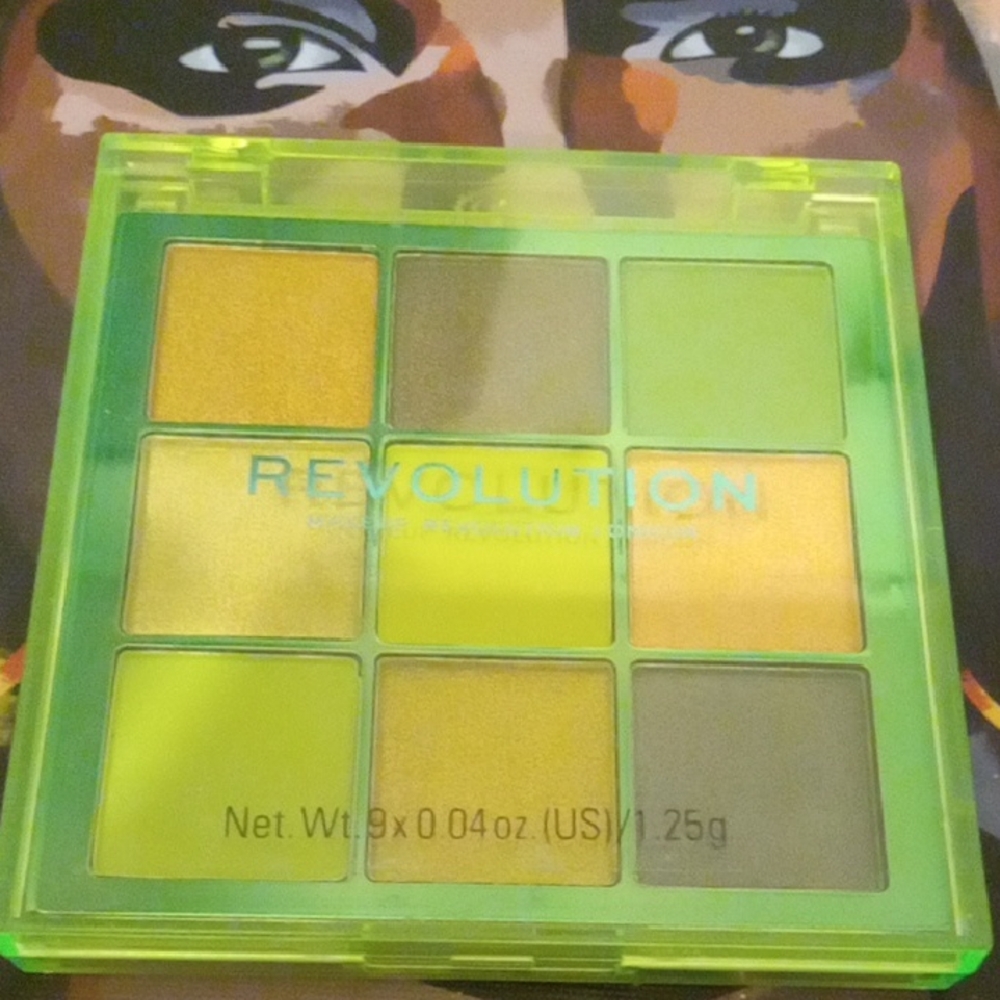 Revolution Vibrant Green and Yellow Eyeshadow Palette - Picture 2 of 3